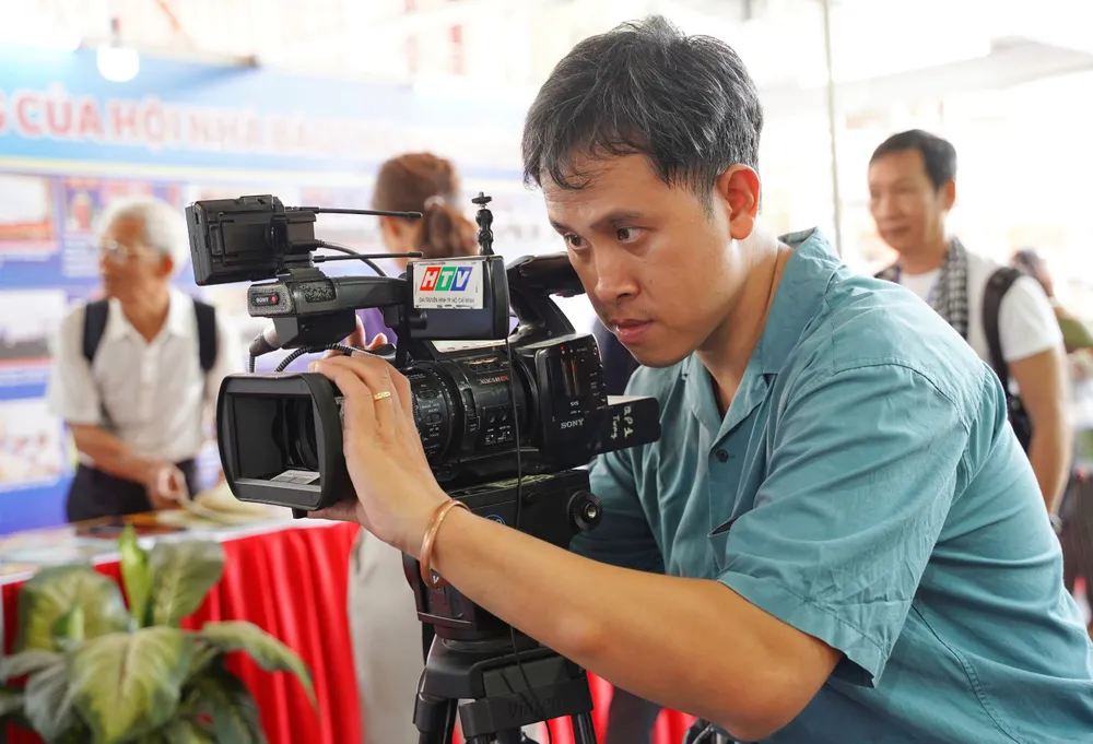 Giải pháp nâng cao chất lượng hoạt động của ngành báo chí trong giai đoạn bùng nổ về truyền thông trên mạng xã hội hiện nay là một trong những nội dung sẽ được đưa ra chất vấn tại kỳ họp. Ảnh: THUẬN VĂN nhieu-van-de-nong-se-duoc-dua-ra-chat-van-3-tu-lenh-nganh-tra-loi-chat-van.jpg