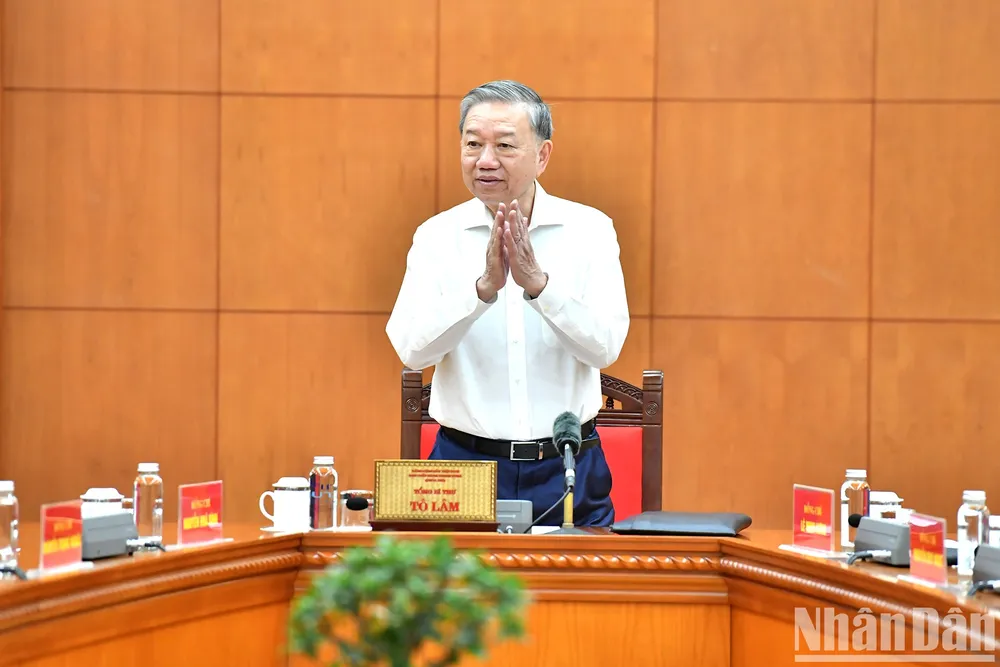 Tổng Bí thư: Khẩn trương tinh gọn tổ chức bộ máy với quyết tâm chính trị cao