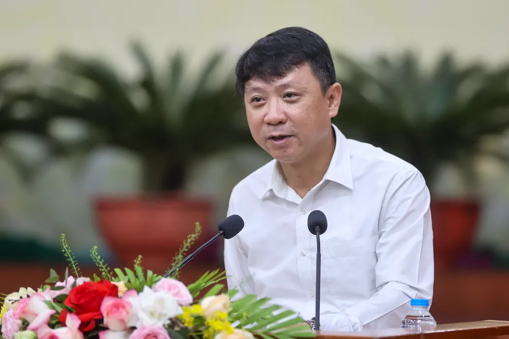 PGS Nguyễn Ngọc Hà, Phó Tổng Biên tập Tạp chí Cộng sản, trình bày tham luận tại hội thảo. Ảnh: PHẠM HẢI dua-ky-nguyen-vuon-minh-cua-dan-toc-viet-nam-vao-van-kien-dai-hoi-xiv-nguyen-ngoc-ha.jpg