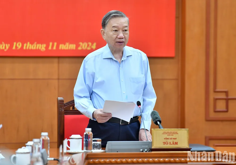 Tổng Bí thư Tô Lâm, Trưởng ban Chỉ đạo phát biểu tại phiên họp. Ảnh: BÁO NHÂN DÂN tong-bi-thu-tinh-gon-bo-may-can-quyet-tam-cao-dung-cam-va-ca-su-hy-sinh-cua-moi-can-bo-1.jpg