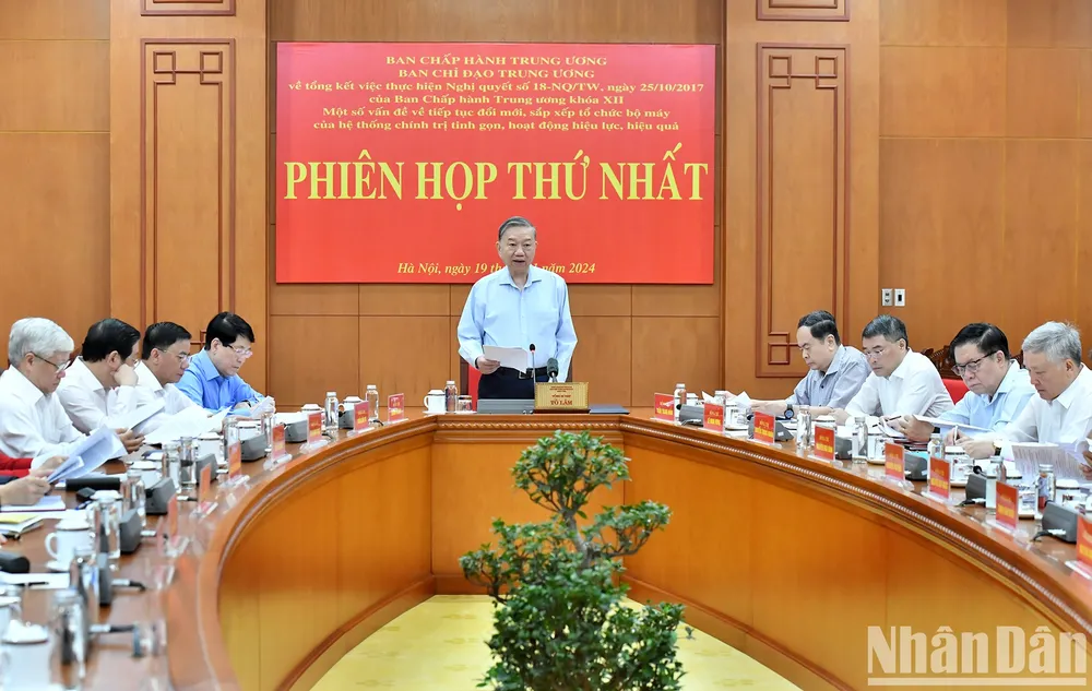 Tổng Bí thư Tô Lâm cùng các đại biểu tại phiên họp. Ảnh: BÁO NHÂN DÂN Tổng Bí thư: Tinh gọn bộ máy cần quyết tâm cao, dũng cảm và cả sự hy sinh của mỗi cán bộ
