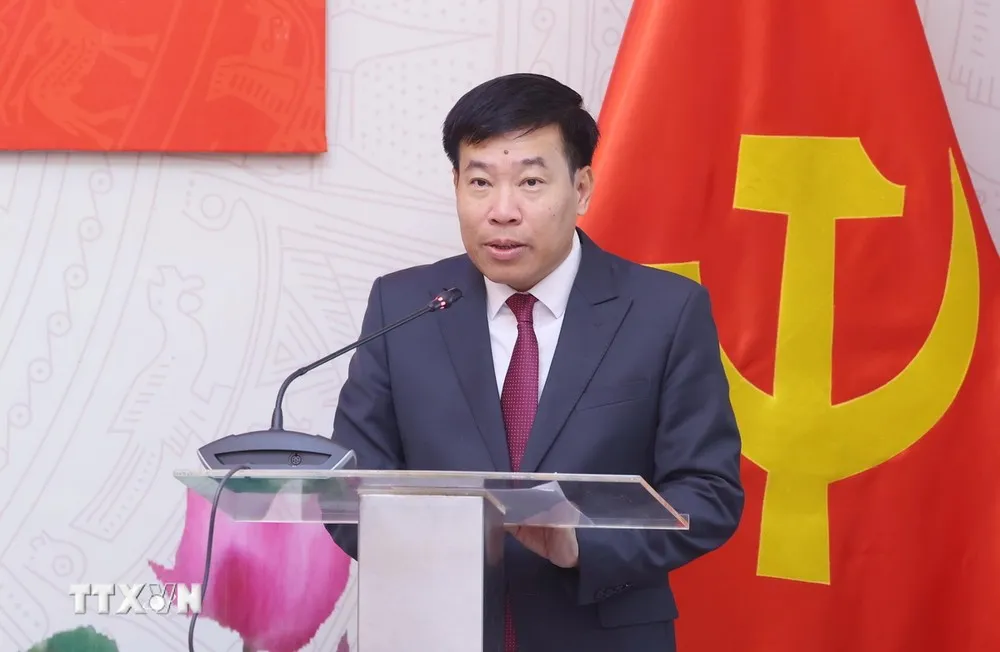 Tân Phó trưởng Ban Đối ngoại Trung ương Nguyễn Mạnh Cường, phát biểu nhận nhiệm vụ. Ảnh: TTXVN Bộ Chính trị điều động Bí thư Bình Phước làm Phó trưởng Ban Đối ngoại Trung ương