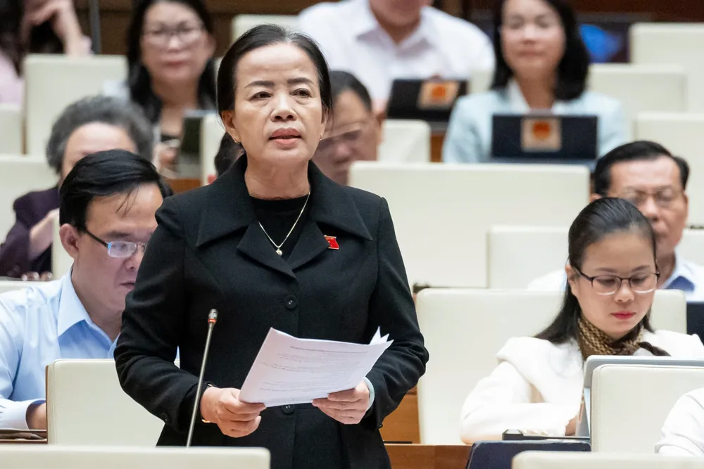 Đại biểu Nguyễn Thị Kim Thúy (đoàn Đà Nẵng). Ảnh: PHẠM THẮNG Tăng thuế tiêu thụ đặc biệt thuốc lá, rượu, bia...: Cần có lộ trình