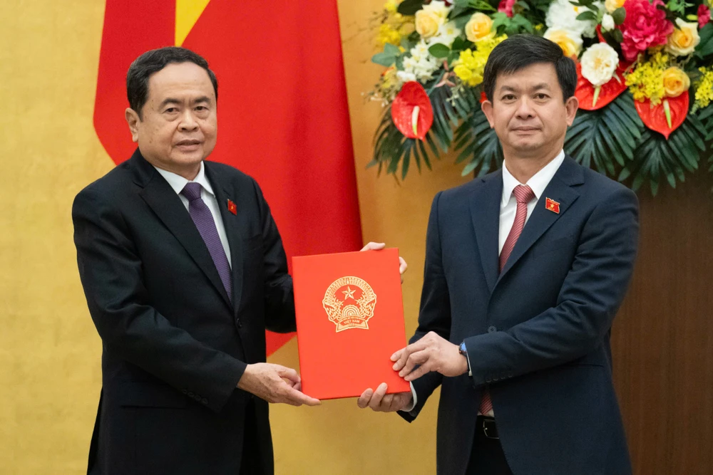 Trao quyết định bổ nhiệm Chủ nhiệm Văn phòng Quốc hội