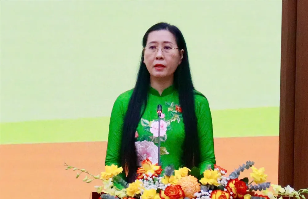 Bà Bùi Thị Quỳnh Vân, Bí thư Tỉnh ủy, Chủ tịch HĐND tỉnh Quảng Ngãi phát biểu tại Kỳ họp.