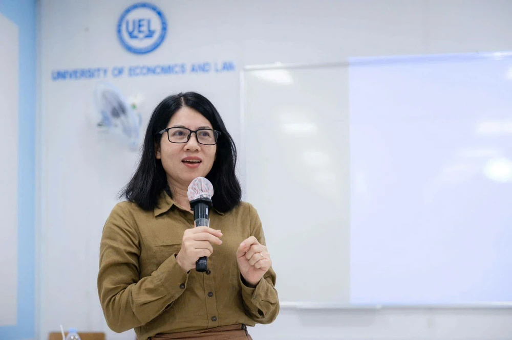 PGS-TS Nguyễn Thị Thu Hòa, Trưởng bộ môn Quản lý công Trường ĐH Kinh tế - Luật, ĐH Quốc gia TP.HCM. P2+3-Nguyen-Thi-Thu-Hoa-nhan-su-cap-xa.jpg