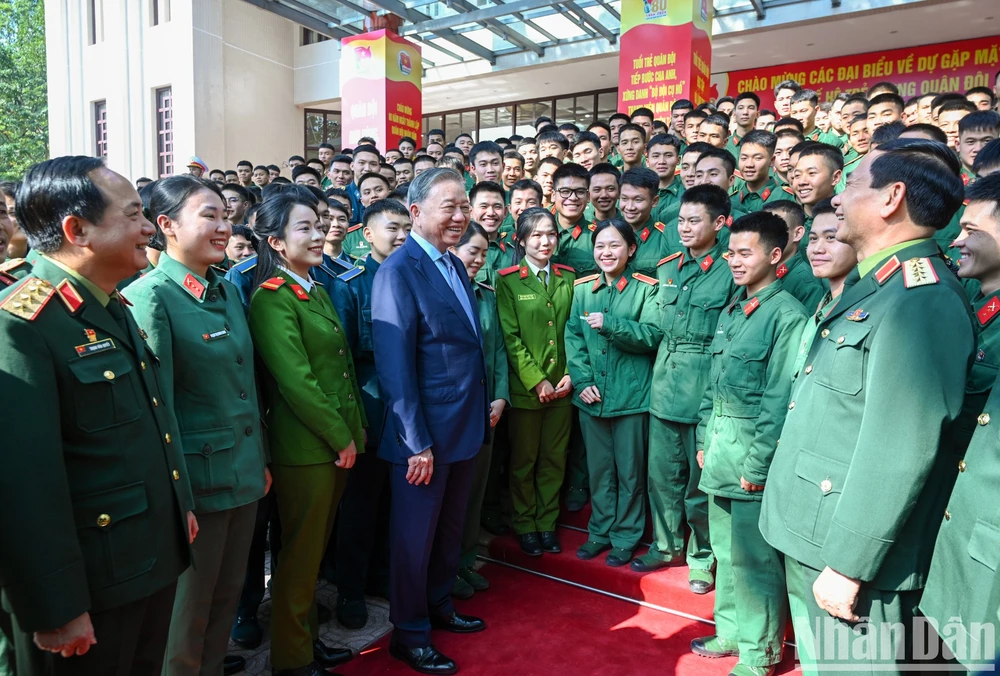 Tổng Bí thư Tô Lâm gặp mặt đại biểu thế hệ trẻ trong Quân đội, hôm 18-12-2024. Ảnh: BÁO NHÂN DÂN tong-bi-thu-to-lam-tuong-lai-cho-the-he-vuon-minh.jpg