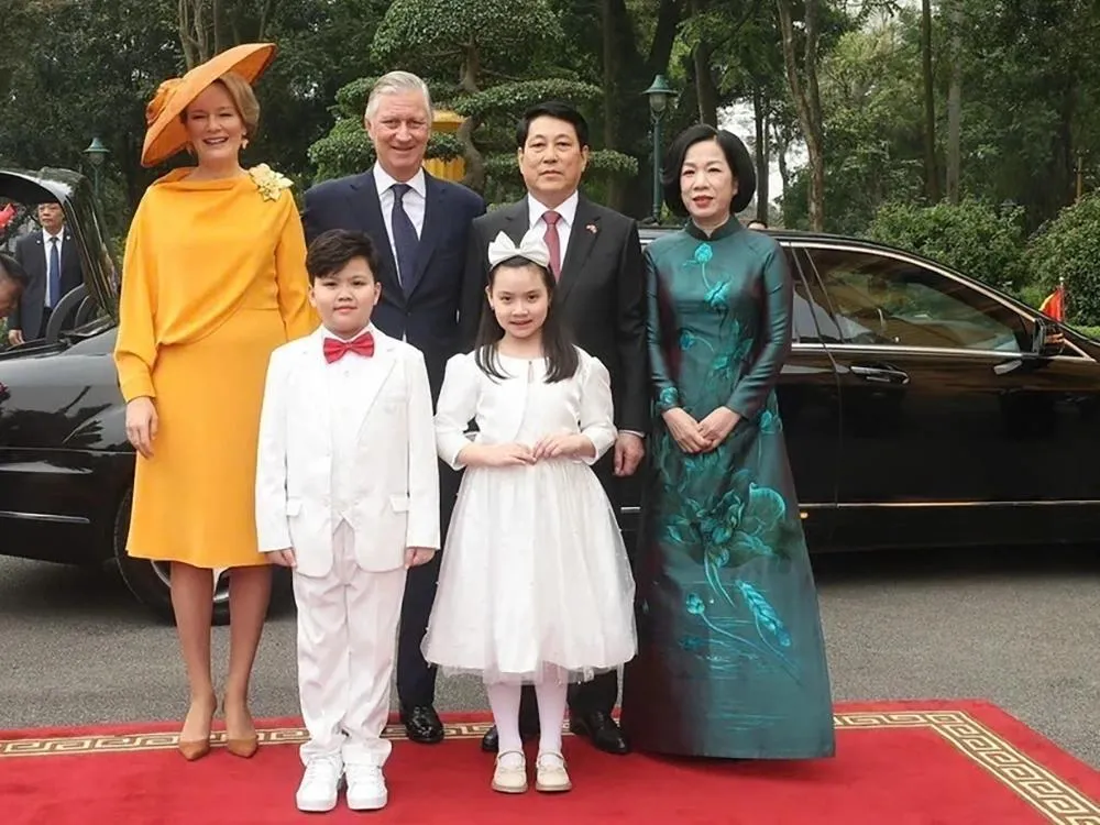 Chủ tịch nước Lương Cường và Phu nhân đón Nhà vua Vương quốc Bỉ Philippe và Hoàng hậu. Ảnh: TTXVN le-don-nha-vua-bi-3.jpg