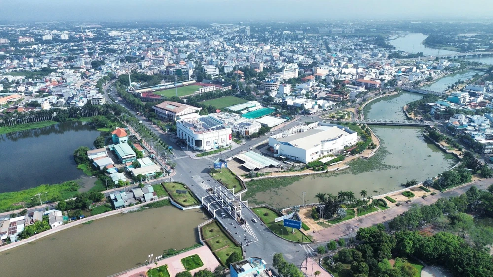 Ngân sách Trung ương hỗ trợ 100 tỉ đồng cho mỗi tỉnh, thành và 500 triệu đồng cho mỗi đơn vị cấp xã giảm sau sáp nhập Trung ương hỗ trợ 100 tỉ đồng cho mỗi tỉnh, thành giảm sau sáp nhập