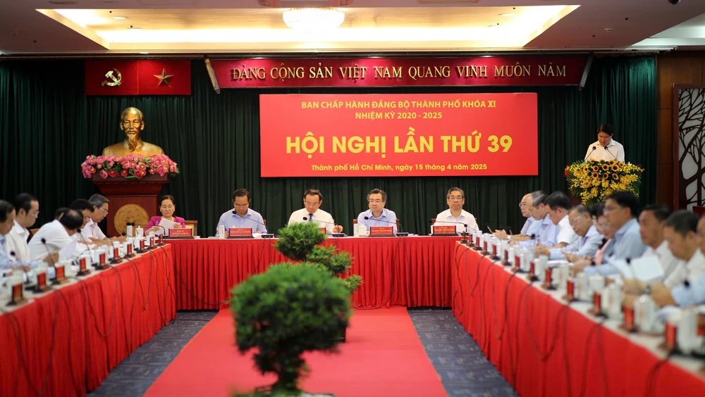 Hội nghị lần thứ 39 Ban Chấp hành Đảng bộ TP.HCM khóa XI diễn ra chiều 15-4. Ảnh: TT TP.HCM công bố phương án sắp xếp, dự kiến còn 102 phường, xã