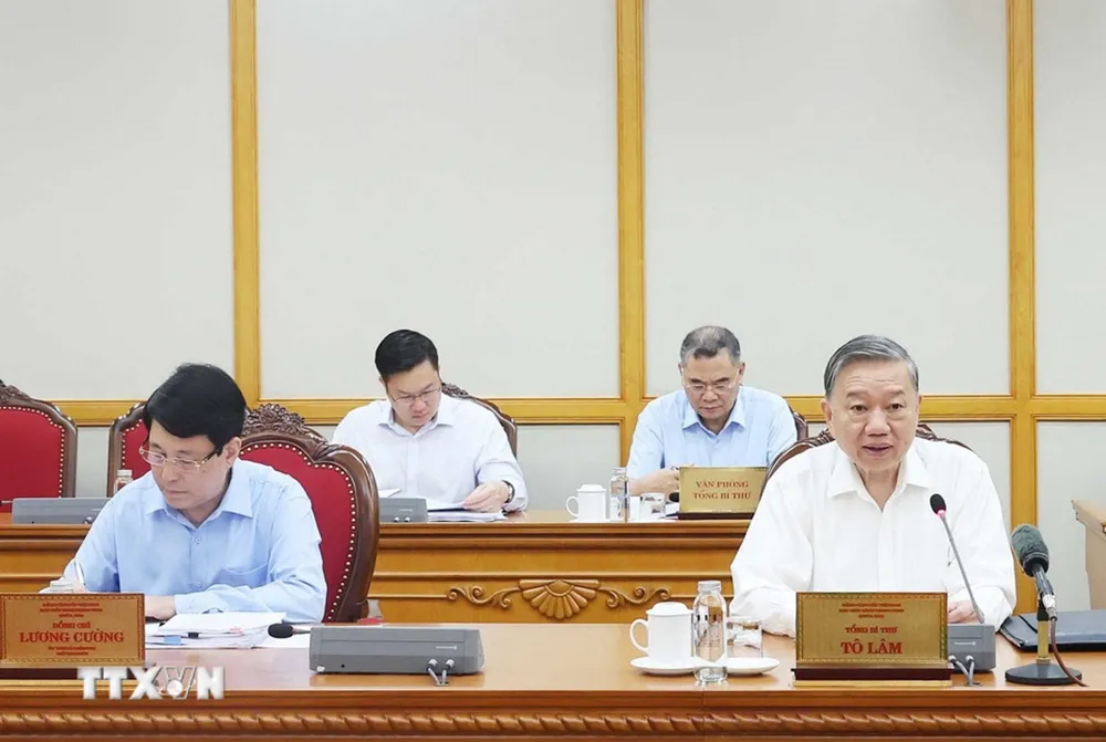 Thông báo chủ trương của Bộ Chính trị, Ban Bí thư về dự kiến nhân sự chủ chốt các địa phương