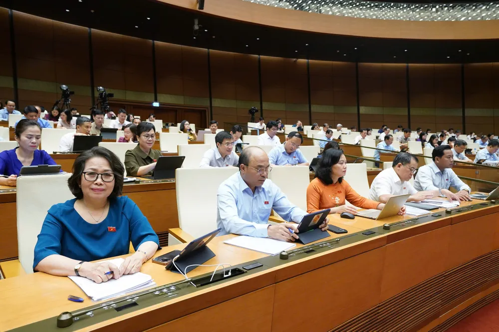 Các đại biểu tại phiên họp sáng 8-5. Ảnh: QH cham-dut-hoat-dong-cua-vksnd-cap-cao-va-vks-cap-huyen.jpg