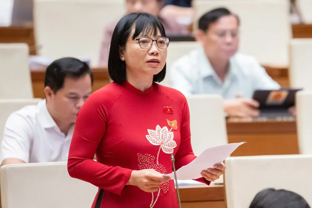 Đại biểu Nguyễn Thị Việt Nga (đoàn Hải Dương). Ảnh: QH 600 doanh nghiệp 'ma' mua bán hóa đơn gần 64.000 tỉ đồng, lỗ hổng do đâu? tiền kiểm sang hậu kiểm