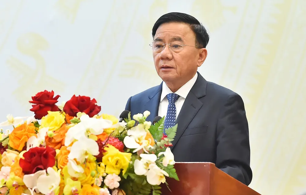 Bộ Chính trị: Hoàn thành sáp nhập tỉnh trước 15-8, nghiêm cấm tác động sắp xếp nhân sự