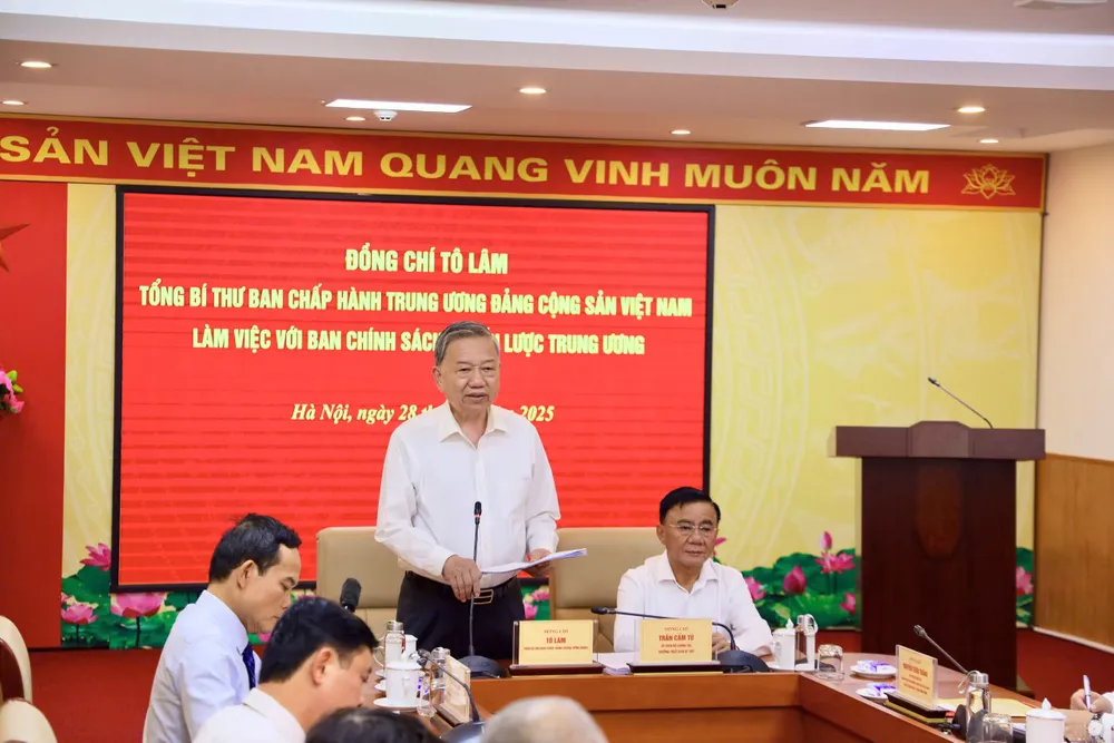 Quang cảnh buổi làm việc của Tổng Bí thư Tô Lâm với Ban Chính sách, chiến lược Trung ương. Ảnh: CTV tong-bi-thu-to-lam-xoa-bo-the-doc-quyen-nha-nuoc-ve-vang-mieng-1.jpg