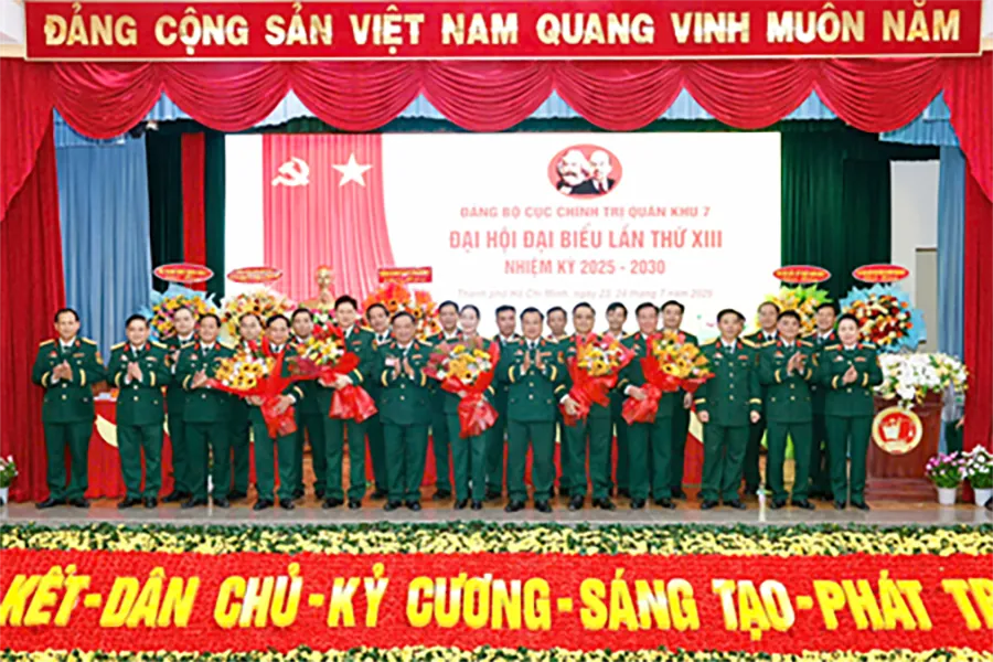 dai-ta-tran-duc-thang-giu-chuc-bi-thu-dang-uy-cuc-chinh-tri-quan-khu-7-1.jpg