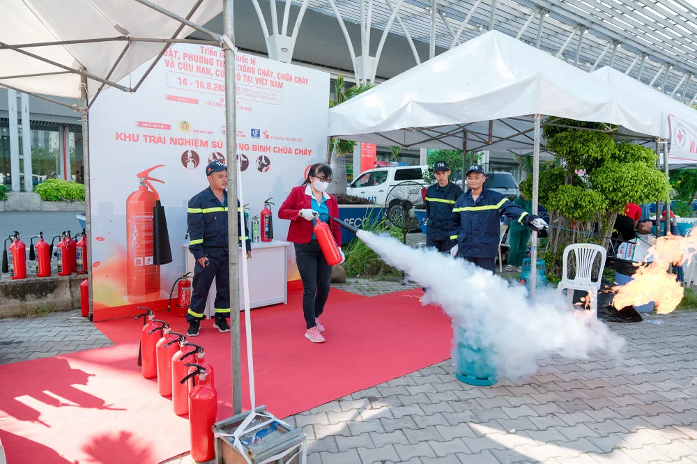 tp-hcm-trien-lam-quoc-te-va-nhung-ky-nang-can-biet-ve-phong-chay-chua-chay-7.jpg