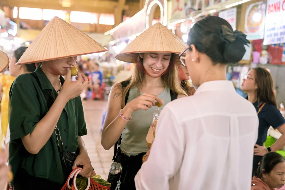 Công dân 12 nước này sẽ được miễn thị thực khi đến Việt Nam du lịch