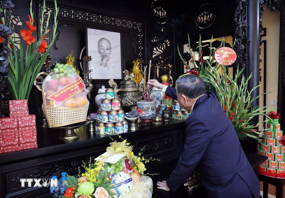 Tổng Bí thư Tô Lâm dâng hương tại nơi Chủ tịch Hồ Chí Minh viết Tuyên ngôn độc lập
