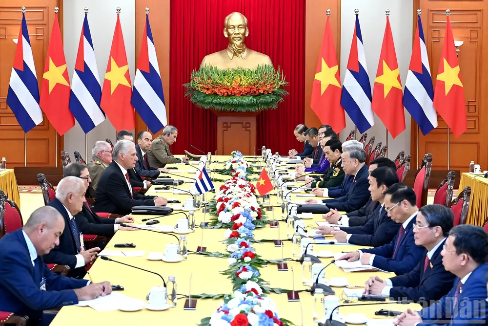 Việt Nam trao tặng cho nhân dân Cuba 385 tỉ đồng