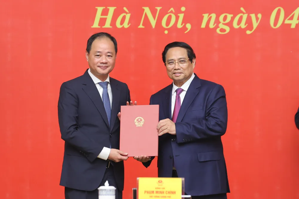 Thủ tướng phạm minh chính trao Quyết định điều động, bổ nhiệm lãnh đạo 8 bộ, cơ quan