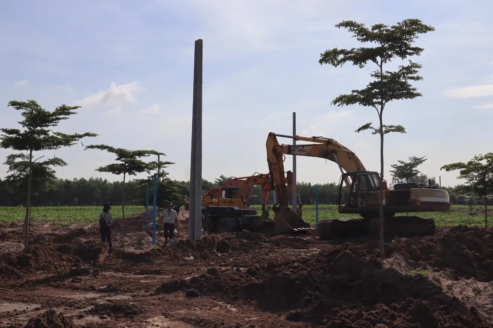 Cưỡng chế đường xây dựng trái phép trên dự án ma của Alibaba ảnh 1