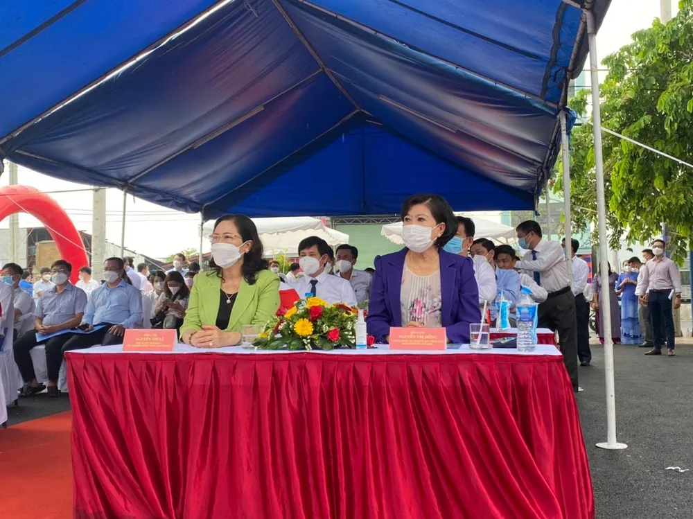 Bà Nguyễn Thị Lệ, Phó Bí thư Thành ủy, Chủ tịch HĐND TP và bà Nguyễn Thị Hồng, nguyên PCT UBND TP tham gia buổi lễ thông xe dự án đường Đặng Thúc Vịnh Bà Nguyễn Thị Lệ, Phó Bí thư Thành ủy, Chủ tịch HĐND TP và bà Nguyễn Thị Hồng, nguyên PCT UBND TP tham gia buổi lễ thông xe dự án đường Đặng Thúc Vịnh