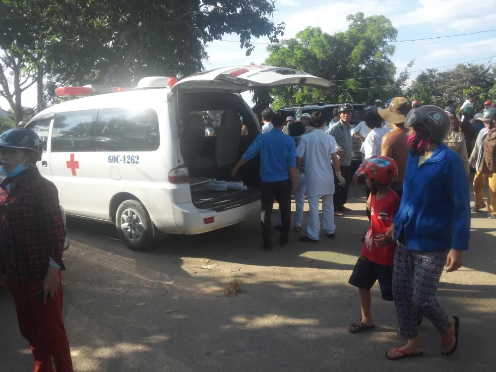 Sập cầu treo, 4 người rơi xuống sông Đồng Nai ảnh 3