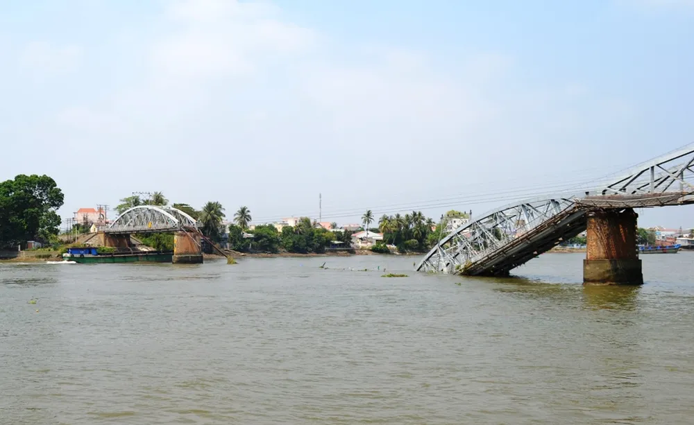 Vụ cầu Ghềnh sập: Yêu cầu bồi thường gần 9 tỉ đồng ảnh 1