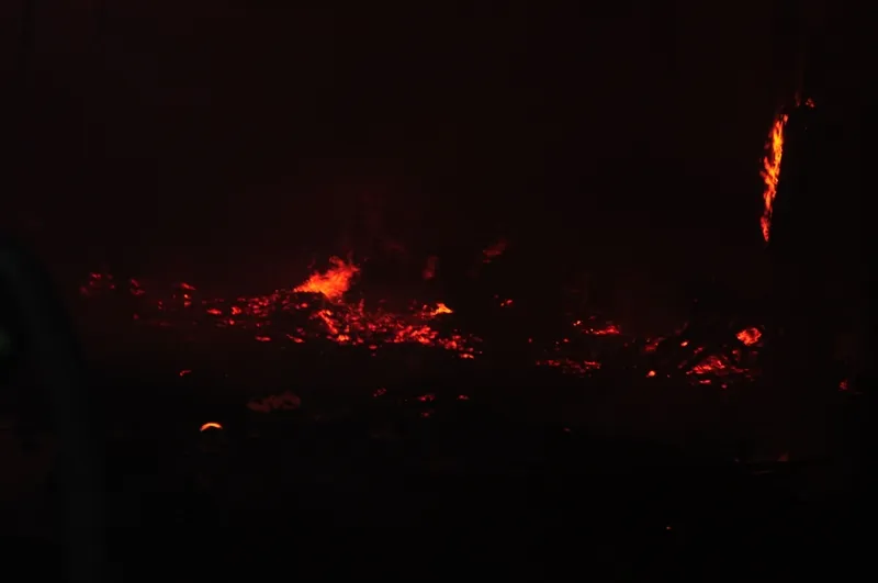 Chùm ảnh cháy xưởng gỗ lúc giữa đêm ảnh 5 Chùm ảnh cháy xưởng gỗ lúc giữa đêm ảnh 5