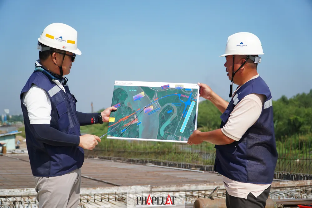 Ông Koo Ja Kyoung, Giám đốc dự án gói thầu CW1, nhà thầu Kumho E&C cho biết: “Trên địa bàn TP.HCM hiện đang triển khai nhiều dự án cùng một lúc nên nguồn vật tư đang khan hiếm. Tuy nhiên phía nhà thầu đang cố gắng huy động nguồn vật tư để duy trì được tiến độ thi công theo kế hoạch đã đặt ra”. cau-nhon-trach-42.jpg