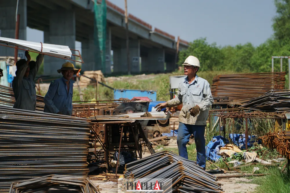 Không khí làm việc tại công trường cầu Nhơn Trạch sôi động, khẩn trương, với quyết tâm đưa dự án hoàn thành đúng tiến độ. cau-nhon-trach-48.jpg