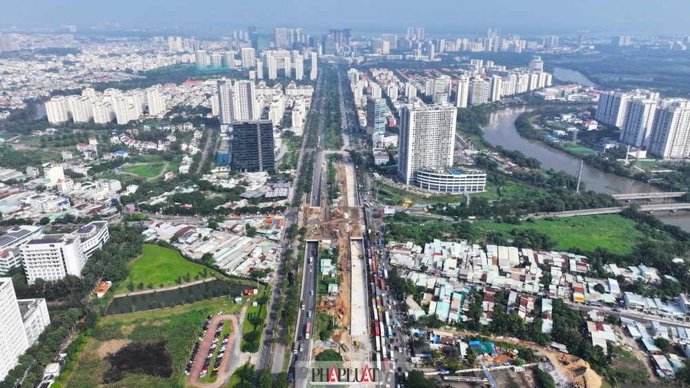 Hầm chui Nguyễn Văn Linh - Nguyễn Hữu Thọ.jpg