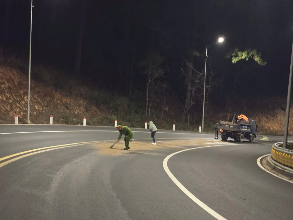 dầu bị đổ (2).jpg