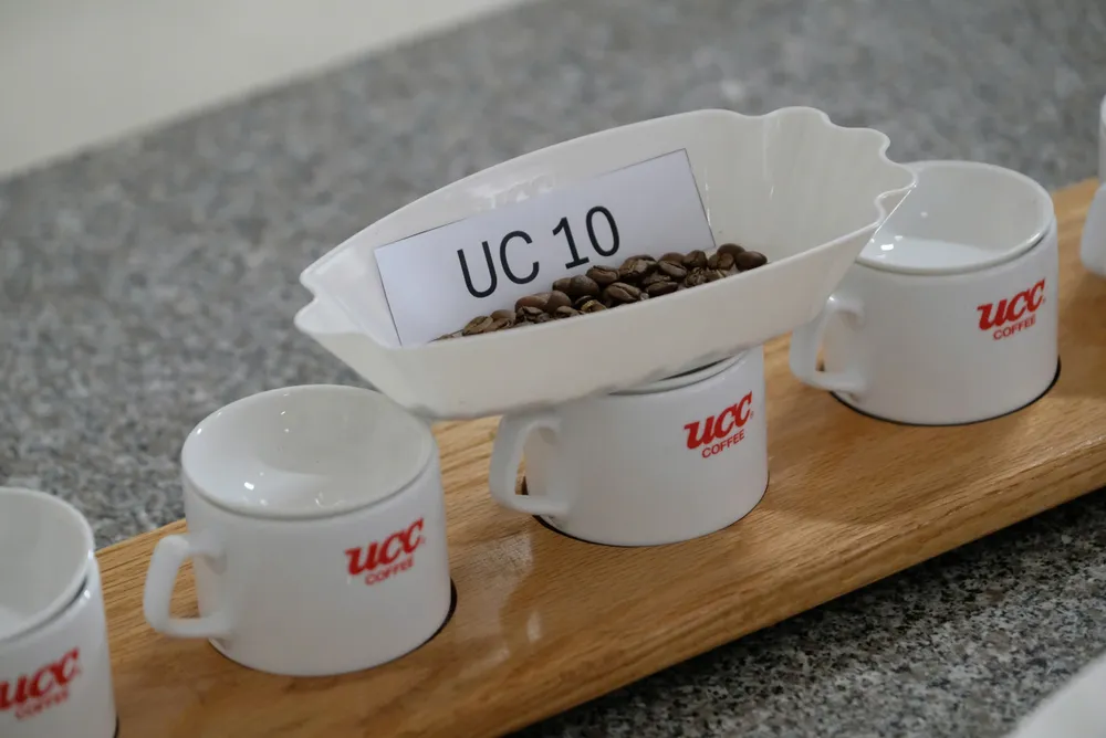 Các chuyên gia cà phê quốc tế tiếp tục đánh giá theo 10 tiêu chí của SCA. Ảnh: VÕ TÙNG cà phê chất lượng cao (2).jpg