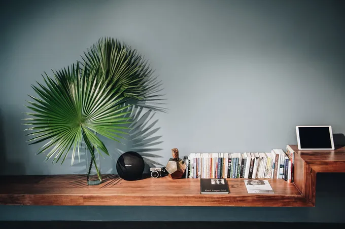 Căn hộ Sài Gòn tông màu khác lạ được chủ nhà chọn từng viên gạch