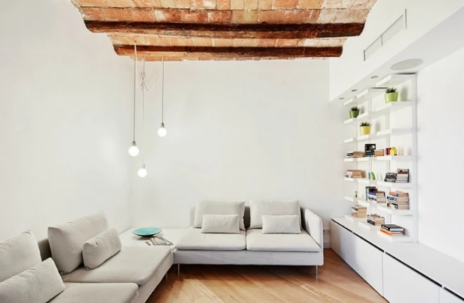 Được thay cửa và tường bằng gương, căn nhà cũ thay đổi không ngờ - 7