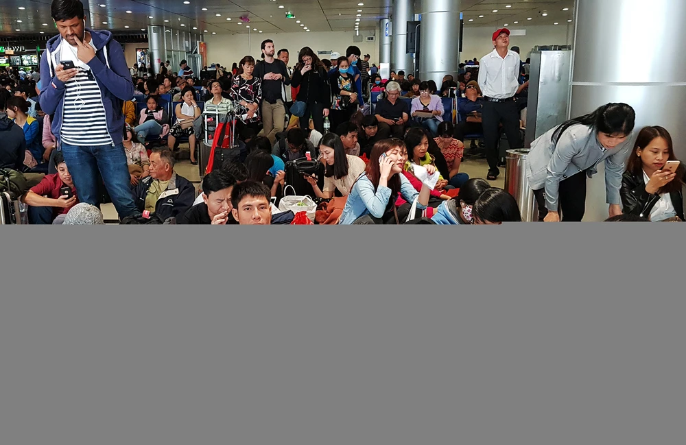 Canh dong duc o san bay Tan Son Nhat ngay cuoi nam hinh anh 15