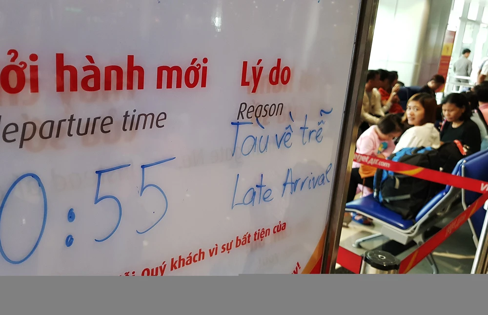 Canh dong duc o san bay Tan Son Nhat ngay cuoi nam hinh anh 17