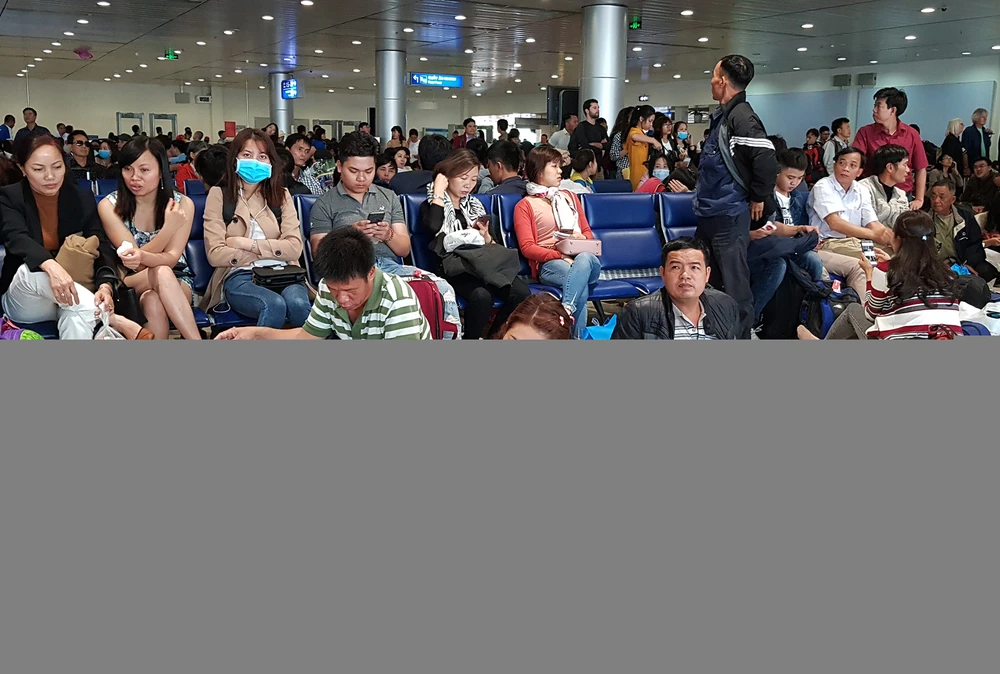 Canh dong duc o san bay Tan Son Nhat ngay cuoi nam hinh anh 18