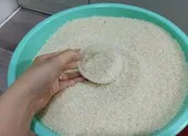 Cách nhận biết gạo bị hết hạn để bảo vệ sức khỏe