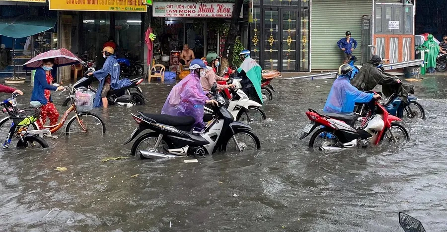 Mưa dông nhiều khu vực tại TP.HCM ảnh 5