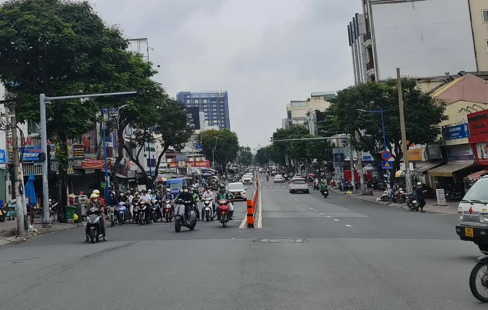 Thời tiết Nam bộ từ trưa đến chiều có mưa rào và dông rải rác. Ảnh: NGUYỄN CHÂU