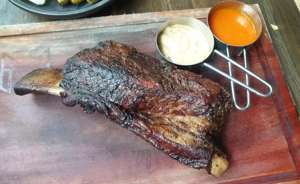 Nên tránh ăn thịt đỏ vào ban đêm do chúng chứa nhiều calo. Ảnh: NGUYÊN VÕ