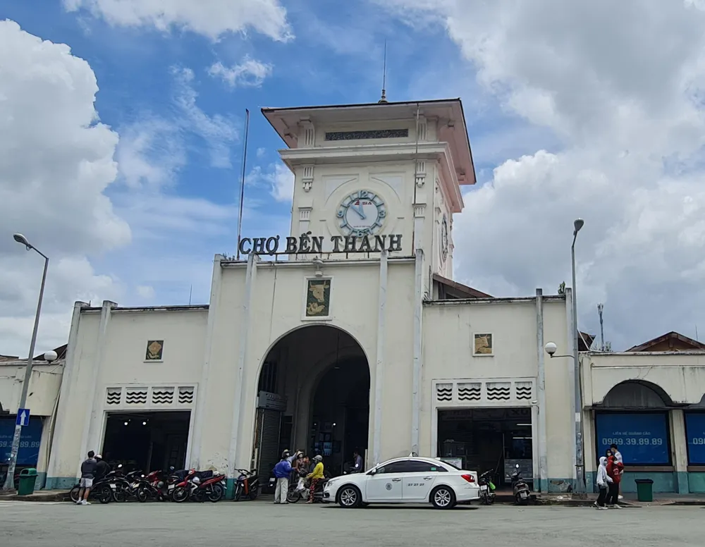 Phía trước của chợ Bến Thành, quận 1, TP.HCM. Ảnh: NGUYỄN CHÂU Phía trước của chợ Bến Thành, quận 1, TP.HCM. Ảnh: NGUYỄN CHÂU