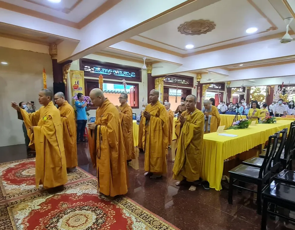 Lễ cầu siêu cho người mất do COVID-19. Ảnh: NV