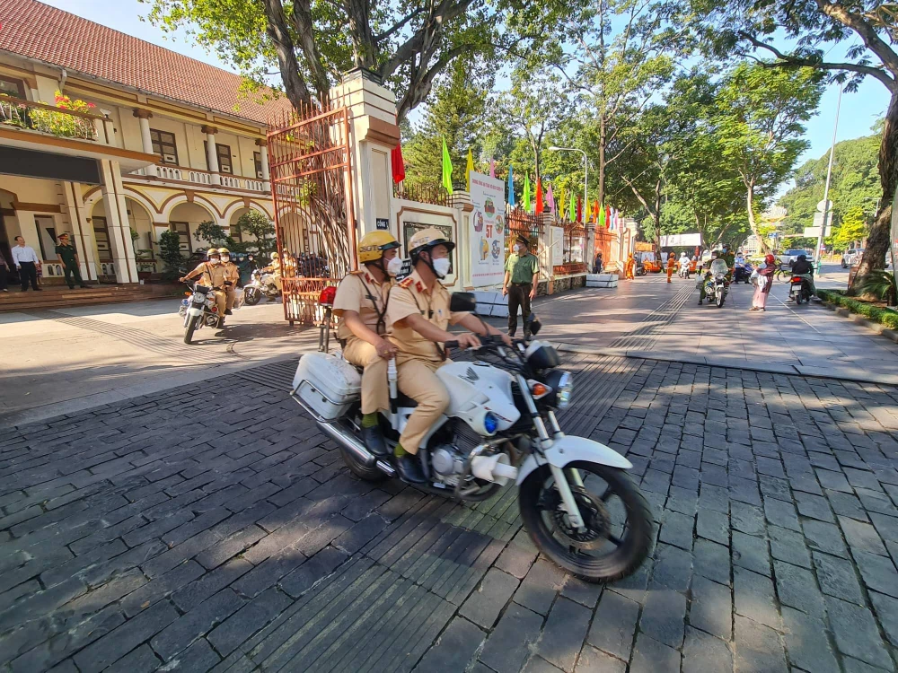 Quận 1 tổ chức ra quân đảm bảo trật tự an toàn xã hội, trật tự đô thị, vệ sinh môi trường, phòng cháy chữa cháy trên địa bàn