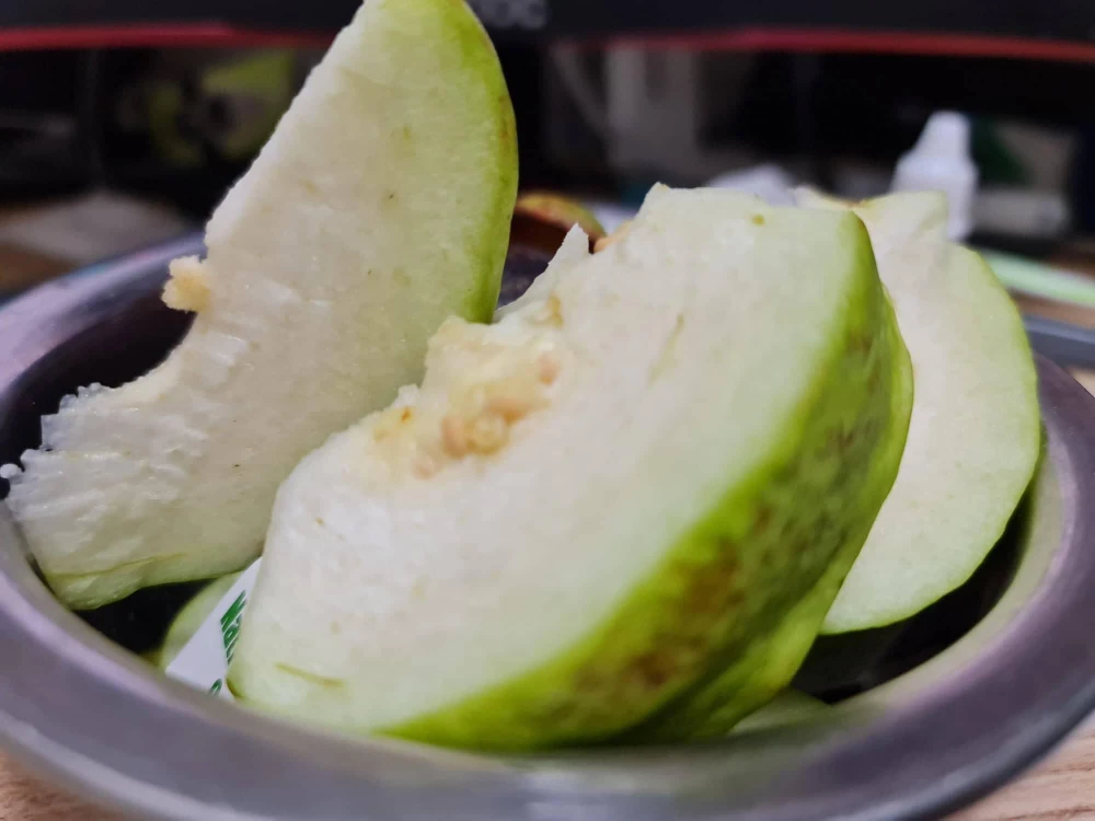 Ổi rất giàu chất xơ giúp kiểm soát bệnh tiểu đường loại 2. Ảnh: NV