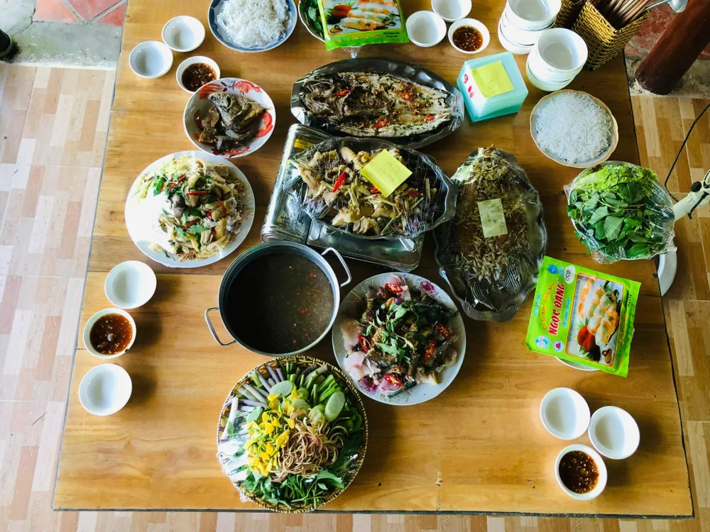 Mâm cơm cộng đồng