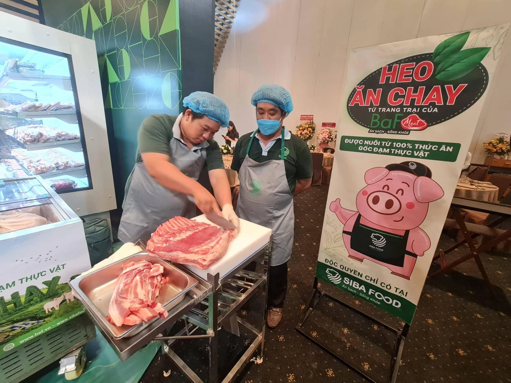 Heo ăn chay - BaF Meat" hiện đang được phân phối độc quyền tại hệ thống Siba Food. Ảnh: NGUYÊN VÕ